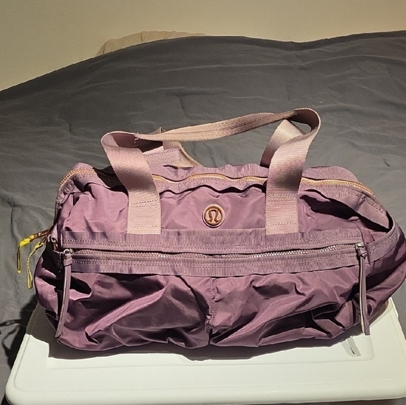 lululemon athletica Handbags - lululemon athletica Mauve Travel Bag